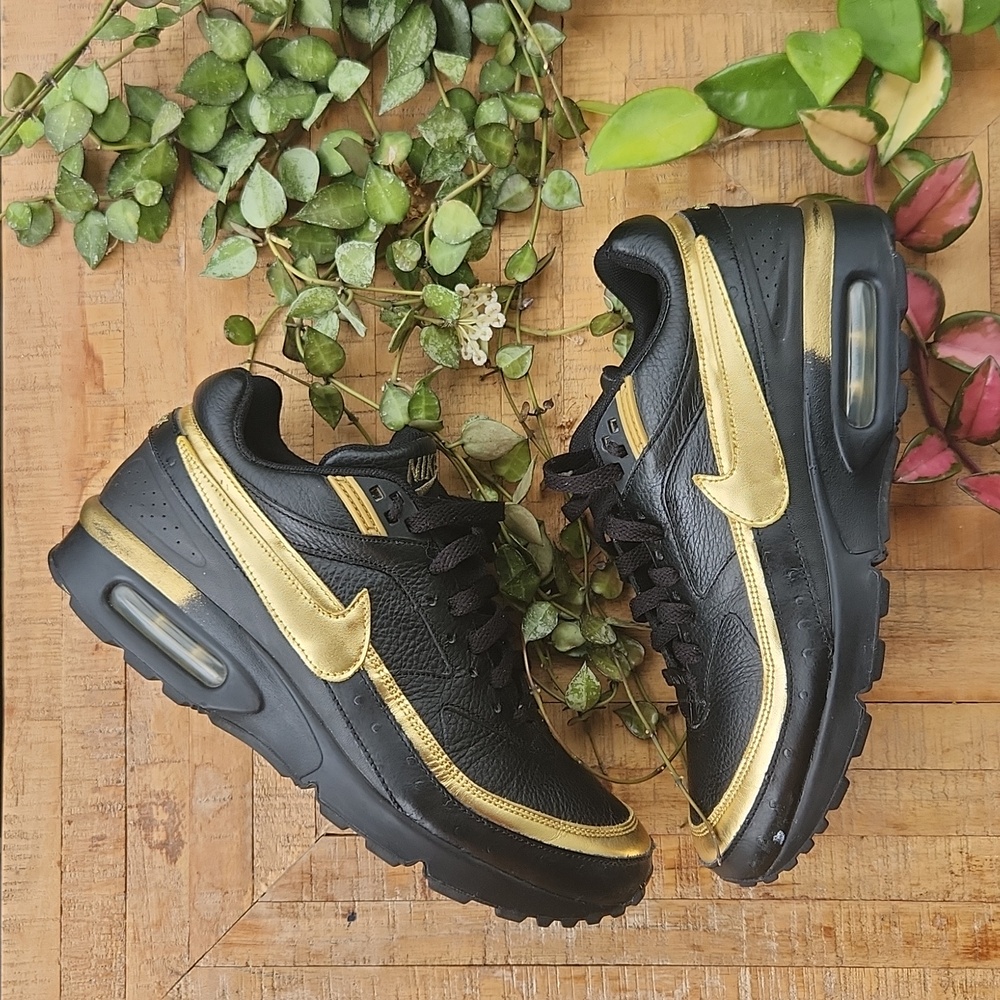 Nike Air Max - Black + Gold